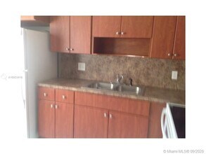 2325 Scott St-Unit -2325 in Hollywood, FL - Foto de edificio - Building Photo