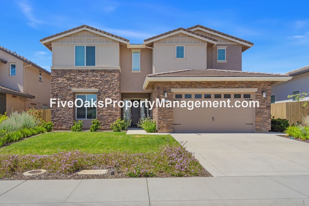 6990 Saratoga Estates Dr in El Dorado Hills, CA - Building Photo