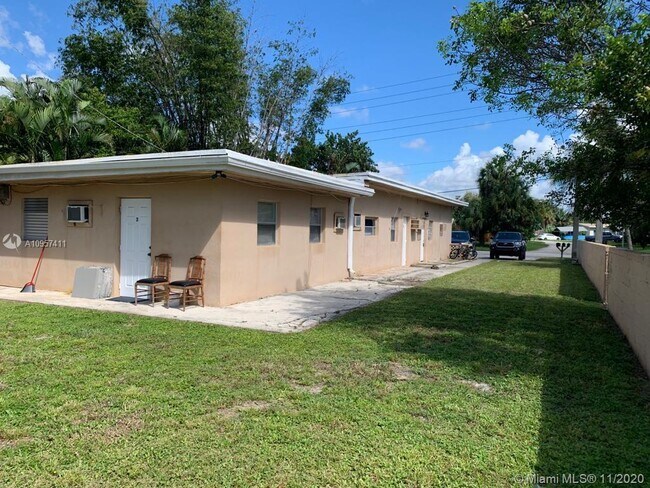 2784 SW 14th St-Unit -1 in Fort Lauderdale, FL - Foto de edificio - Building Photo