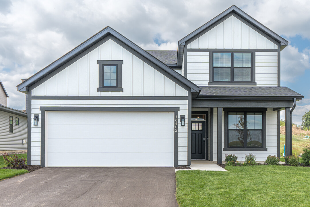 Marsh Hollow in Victoria, MN - Building Photo