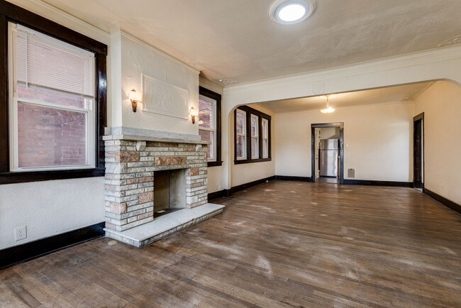 609 E Warrington Ave, Unit Apt. 1 in Pittsburgh, PA - Building Photo - Building Photo