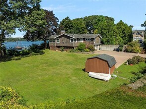 14 Betty Hill Rd in Narragansett, RI - Building Photo - Building Photo
