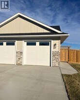 93 Sunset Dr in Spirit River, AB - Building Photo