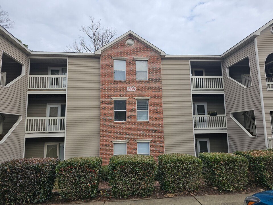 698 Bartons Landing Pl in Fayetteville, NC - Building Photo