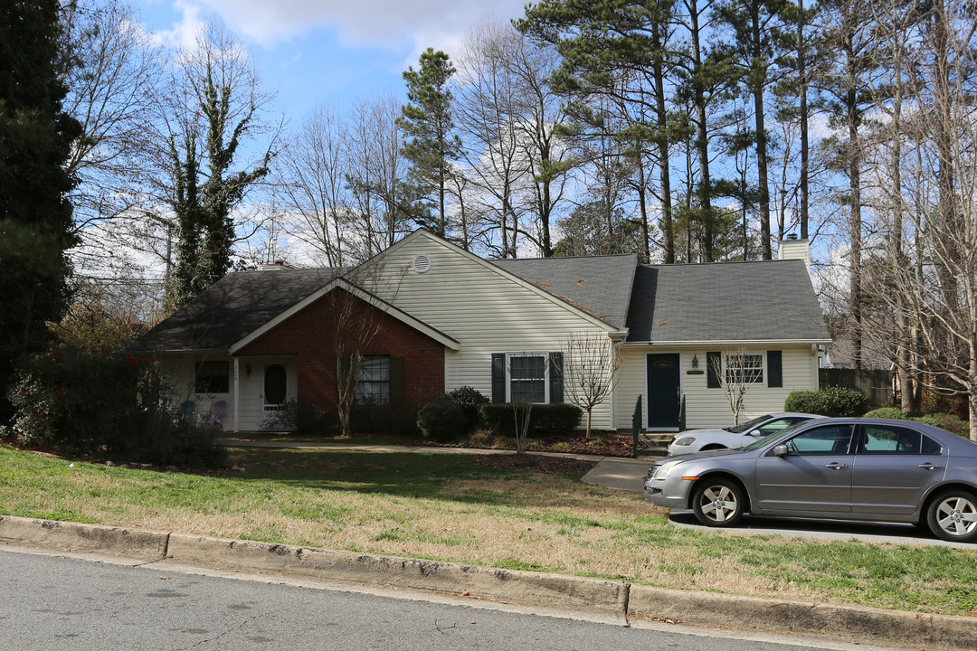 5000-5006 Village Green Way in Alpharetta, GA - Building Photo