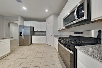 1910 Elkington Cir in Conroe, TX - Building Photo - Building Photo