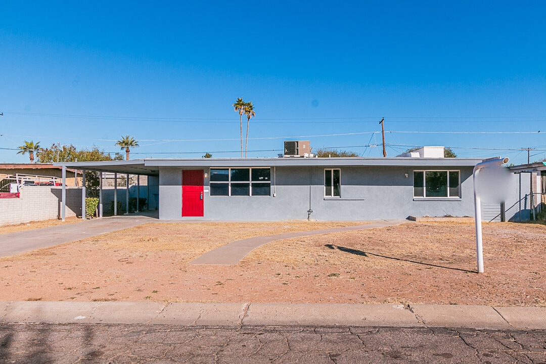 3336 E Hubbell St in Phoenix, AZ - Foto de edificio