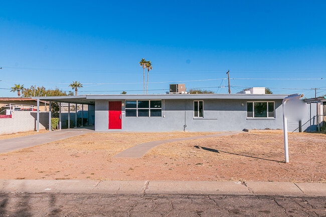 property at 3336 E Hubbell St
