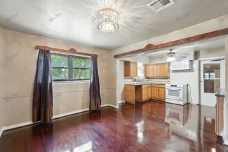 10705 Coogan Dr in Dallas, TX - Building Photo - Building Photo
