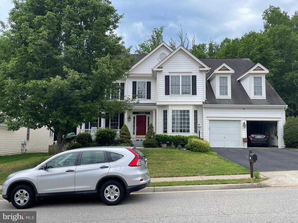 2775 Burrough Hill Ln in Woodbridge, VA - Building Photo