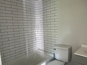 201 Eastwood St in Houston, TX - Building Photo - Building Photo