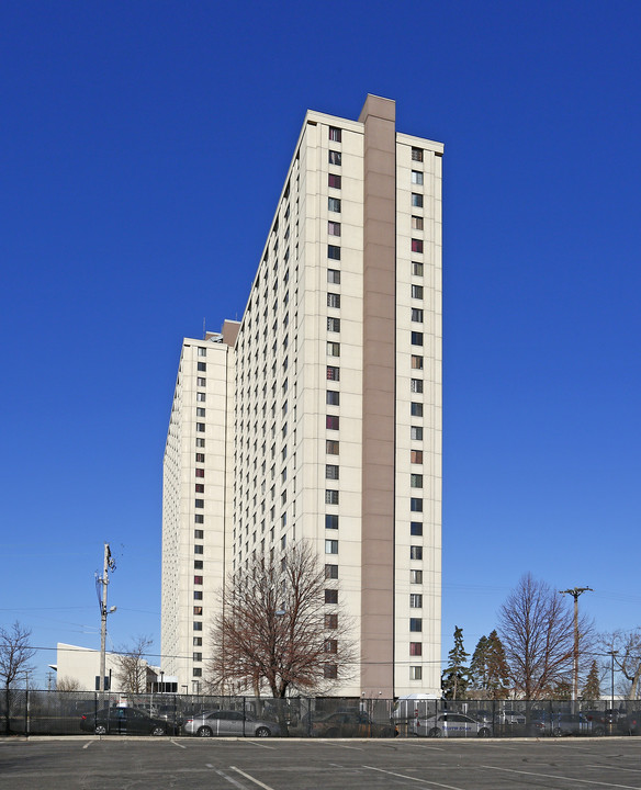 Skyline Tower in St. Paul, MN - Building Photo