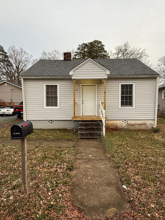 217 Westside Dr in Lexington, NC - Foto de edificio