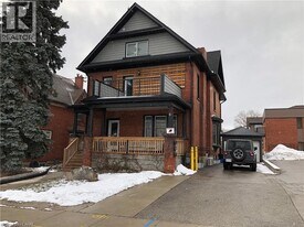8 Wellington St S in Kitchener, ON - Building Photo