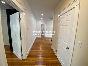 60 Kenrick St, Unit P in Boston, MA - Building Photo - Building Photo