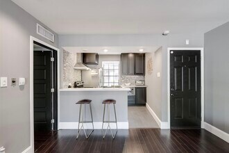 3401 Timmons Ln in Houston, TX - Building Photo - Building Photo
