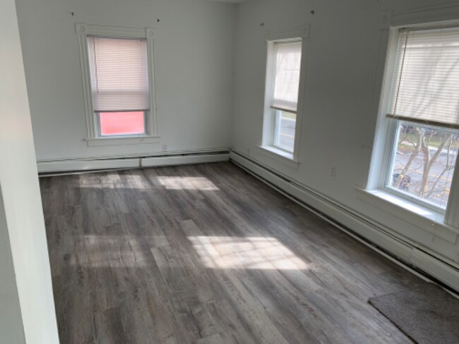 29 Pioneer Rd, Unit A in Shortsville, NY - Foto de edificio - Building Photo