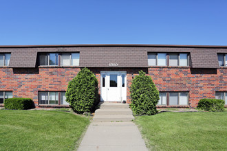 Stonewood Apartments in Marion, IA - Building Photo - Building Photo