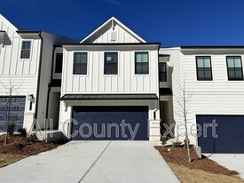 7273 Mulberry St in Flowery Branch, GA - Building Photo