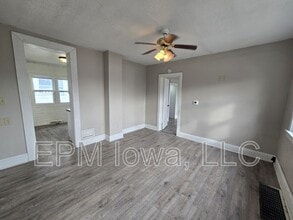 1324 South St in Waterloo, IA - Building Photo - Building Photo