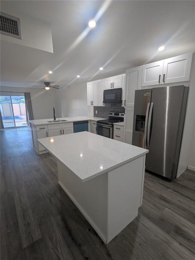 5904 S Rue Rd in West Palm Beach, FL - Building Photo - Building Photo