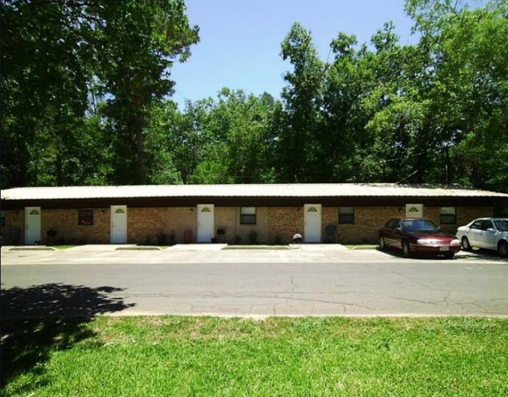 400 Leopard Ave in Livingston, TX - Foto de edificio