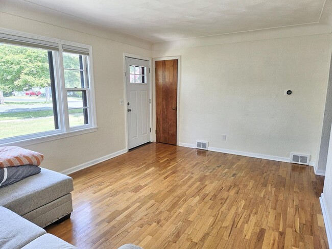 814 Bacon Ave in Portage, MI - Building Photo - Building Photo