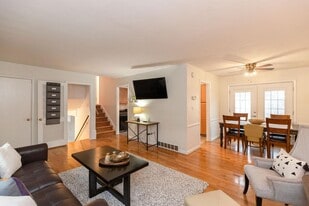 8806 W 71st Terrace in Overland Park, KS - Building Photo