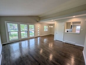 1146 Swarthmore Ln in University City, MO - Building Photo - Building Photo