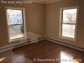 25 4th St, Unit 1 in Medford, MA - Foto de edificio - Building Photo