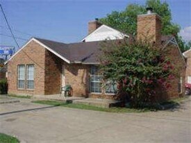 1400 Darr St in Irving, TX - Building Photo