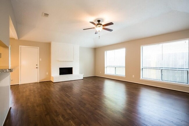 7311 Skybright Ln in Houston, TX - Building Photo - Building Photo