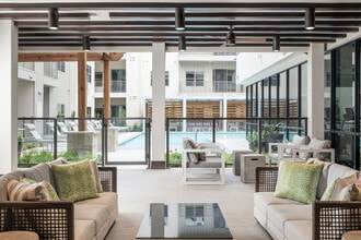 Hawthorne House in San Antonio, TX - Foto de edificio - Building Photo