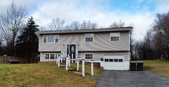 5 Laroc Rd in Chester, NY - Building Photo