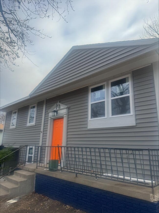 property at 3140 SW Crest Dr