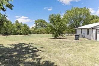 207 N Porter St in Caldwell, TX - Building Photo - Building Photo