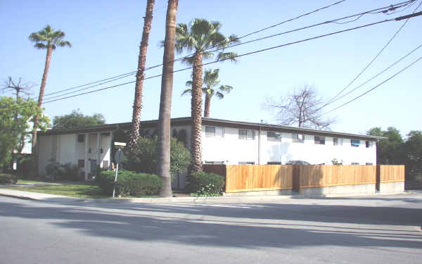 484 Mariposa Ave in Sierra Madre, CA - Building Photo