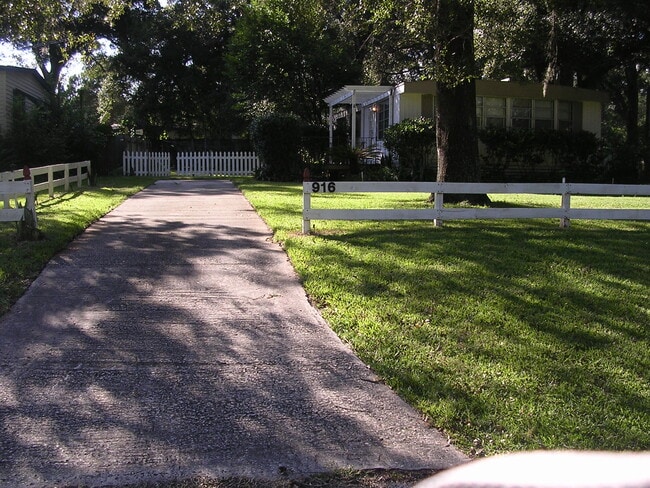 property at 916 S Christiana Ave