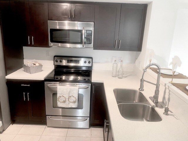 2061 Renaissance Blvd, Unit 204 in Miramar, FL - Foto de edificio - Building Photo