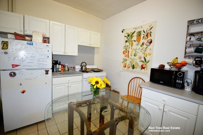 54 Egmont St in Brookline, MA - Foto de edificio - Building Photo