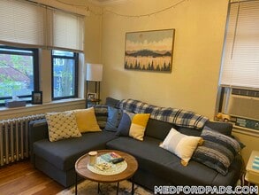 63 Fellsway W, Unit 10 in Medford, MA - Foto de edificio - Building Photo