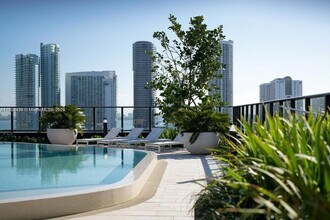 23 NE 17th Ter, Unit B2 in Miami, FL - Building Photo - Building Photo