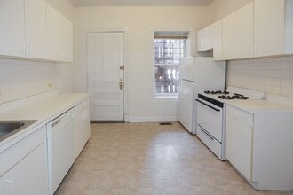 852 W Lill Ave, Unit 2 in Chicago, IL - Building Photo - Building Photo