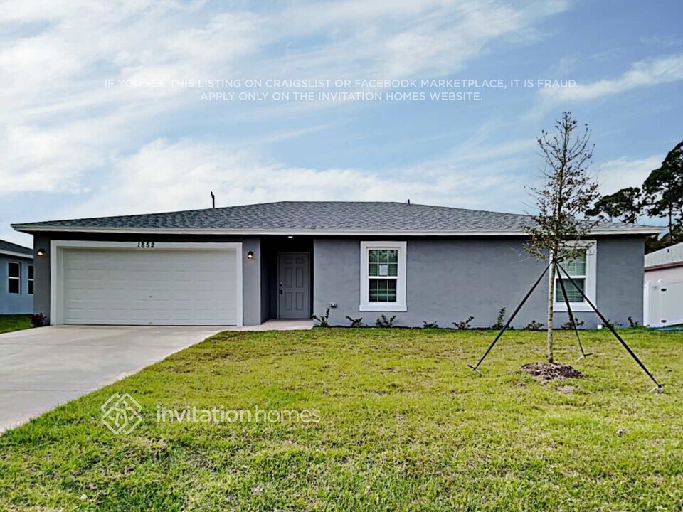 1852 SW Cecelia Ln in Port St. Lucie, FL - Building Photo