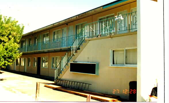 Whipple Apartments in North Hollywood, CA - Foto de edificio - Building Photo