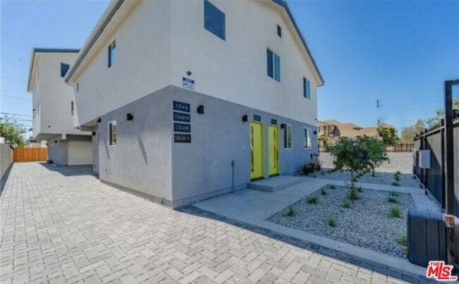 property at 1348 E Vernon Ave