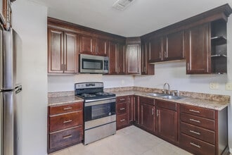 1909 Kingfisher Dr in Gautier, MS - Building Photo - Building Photo