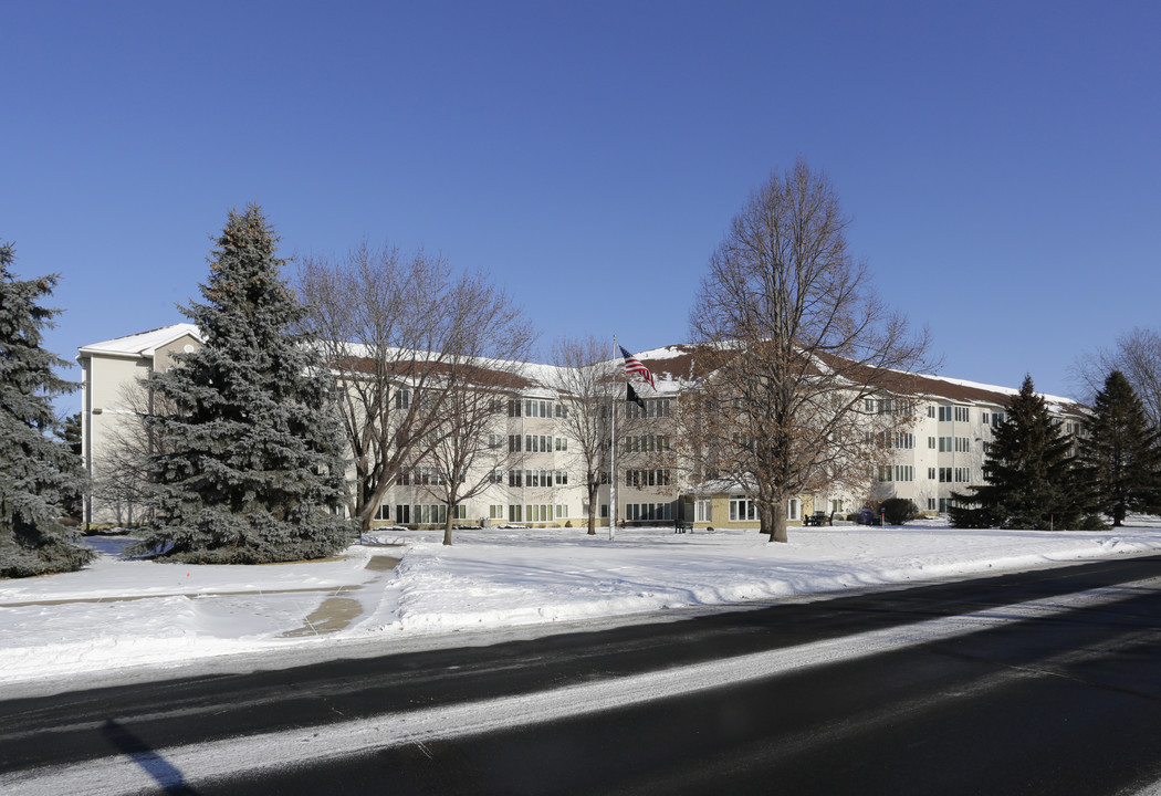 Blaine Courts in Blaine, MN - Building Photo