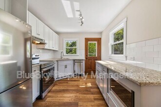 915 Sycamore St in Charlottesville, VA - Building Photo - Building Photo