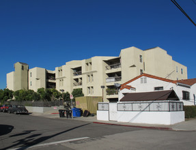 Stevenson Manor in Los Angeles, CA - Foto de edificio - Building Photo